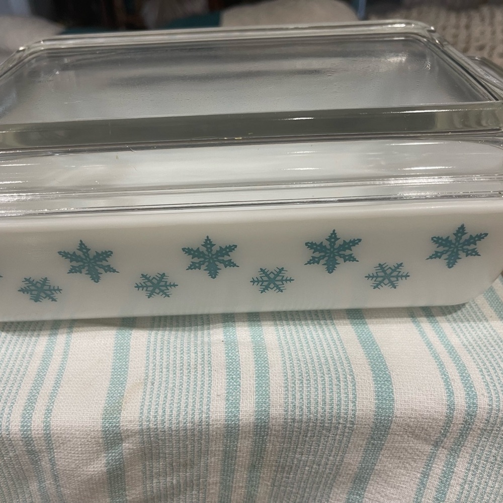 Pyrex White and Blue Rectangular Baking Dish